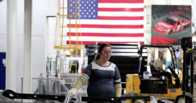 US Jobless Claims Fall, Consumer Spending Softens