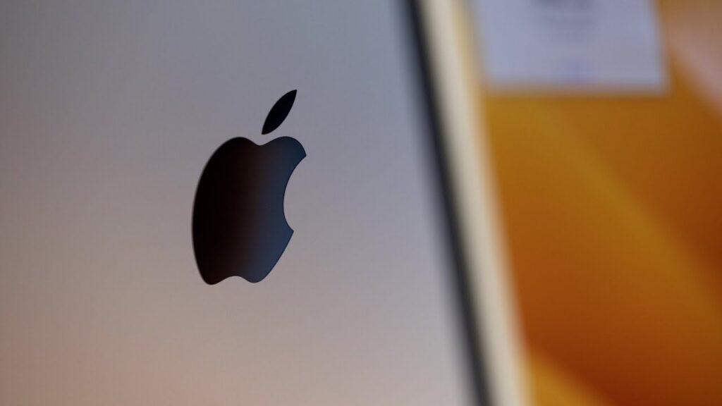 Apple Nears  Trillion Market Capitalization