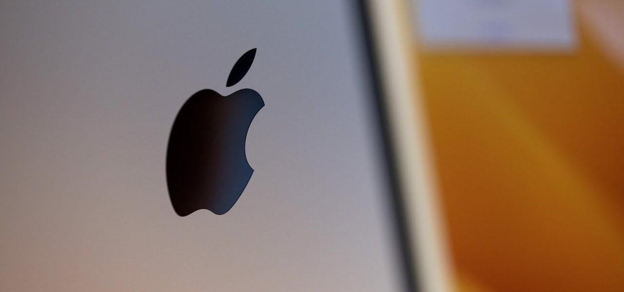 Apple Nears  Trillion Market Capitalization