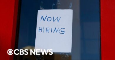 Job market remains strong, Labor Department data shows